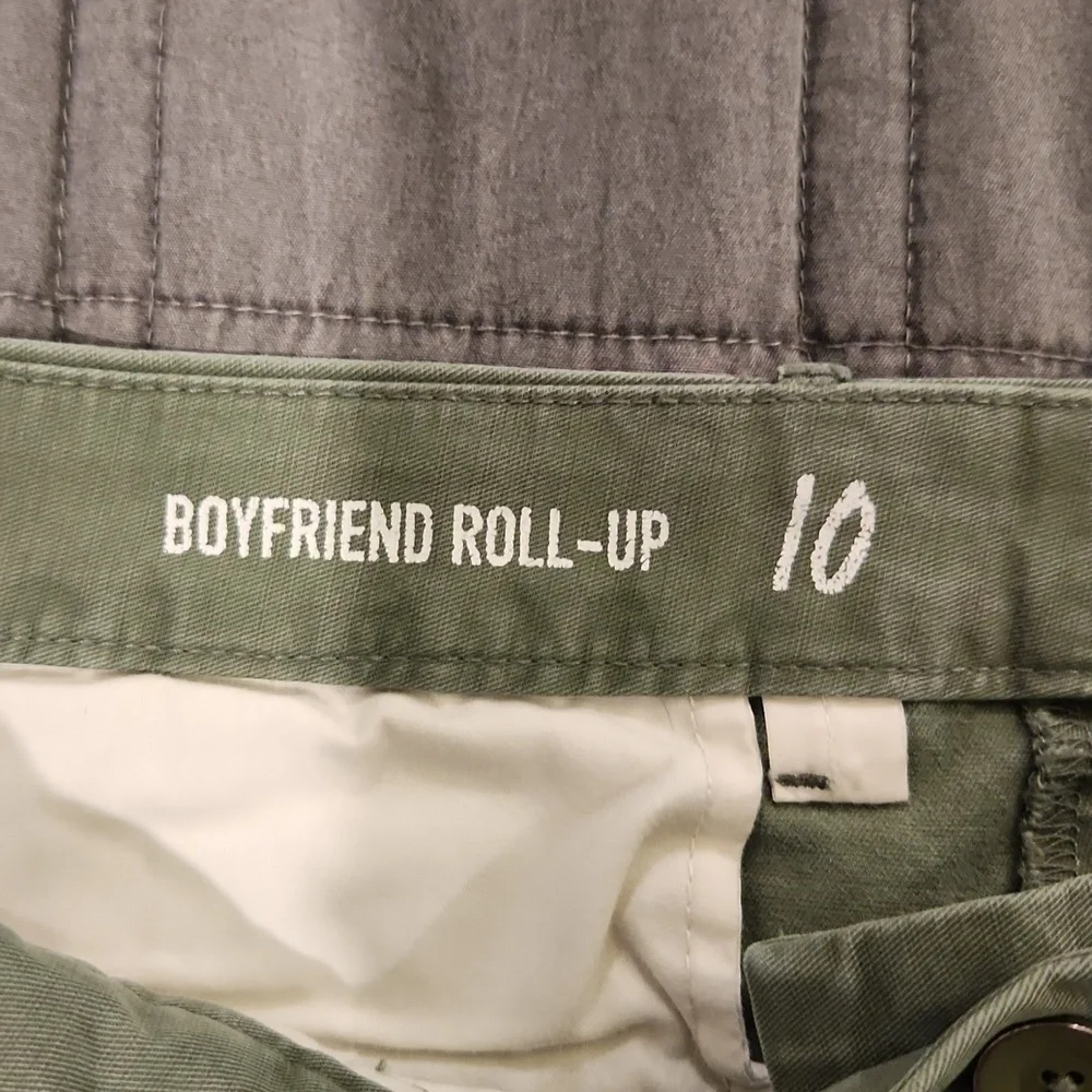 GAP Women's Army Green Shorts Size 10!